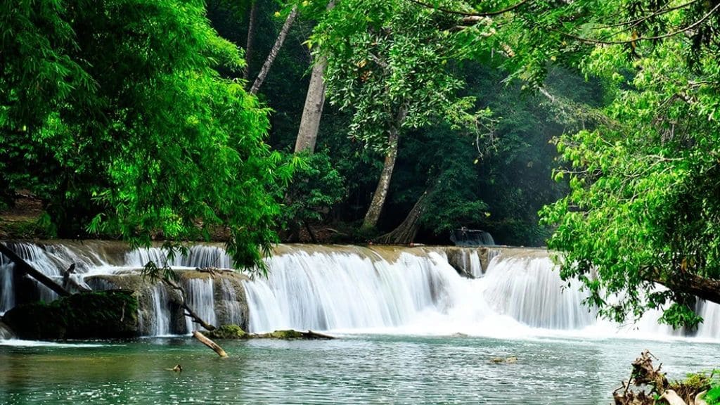 น้ำตกเจ็ดสาวน้อย จังหวัดสระบุรี ประเทศไทย